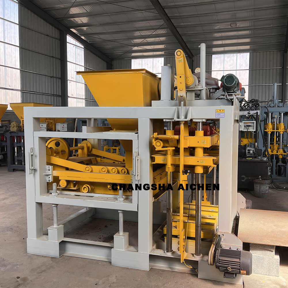 Semi Automatic Cement Block Machine QT4-25 B - High Efficiency & Quality