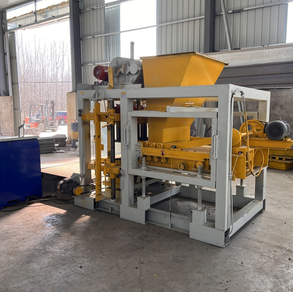 Semi Automatic Block Making Machine - QT4-25 B Brick Maker