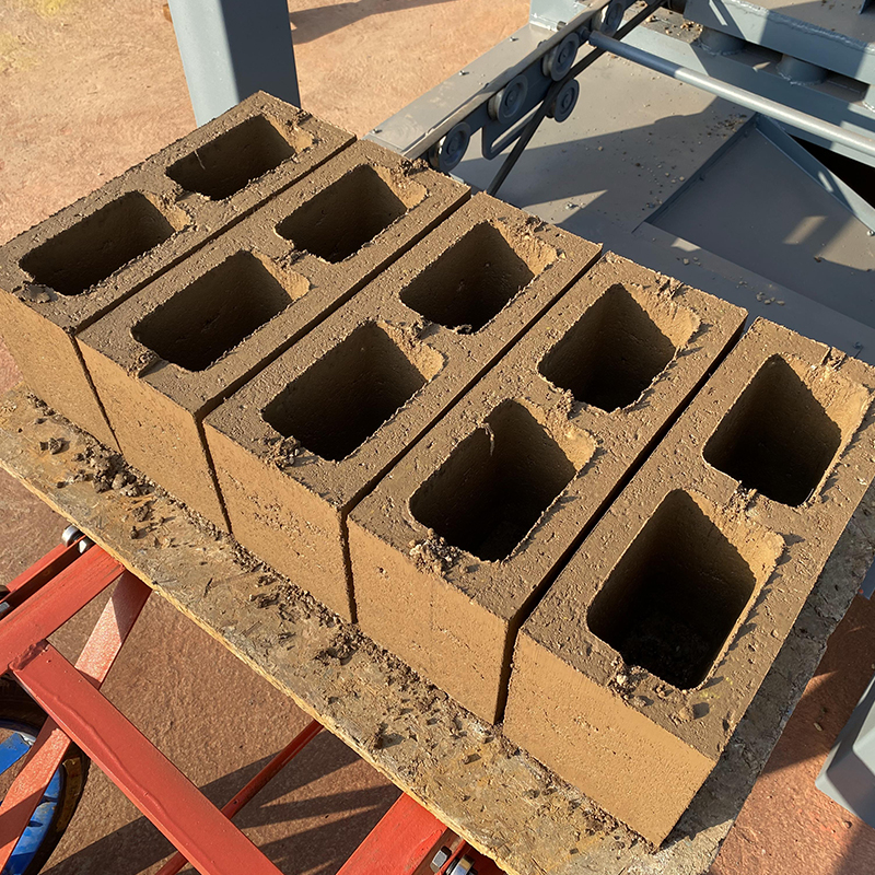 qt4 26 block making machine.jpg