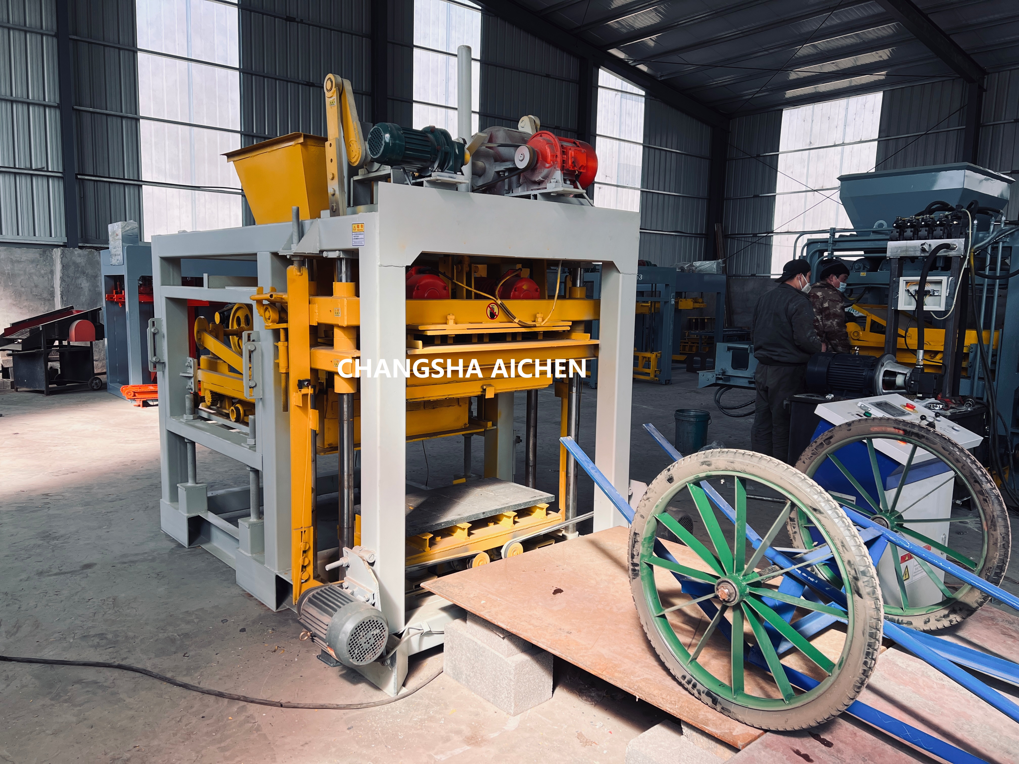 small hollow block making machine.png
